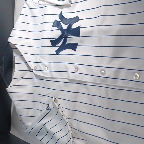NY Yankees Majestic Engineered Exclusively for Major League Baseball Men's shirt - Picture 3 of 3
